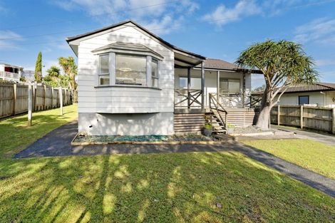 Photo of property in 6 Hotspur Place, Bayview, Auckland, 0629