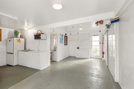 Photo of property in 51 Wallis Street, Raglan, 3225