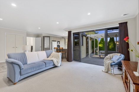 Photo of property in 2 Cooper Crescent, Cambridge, 3434