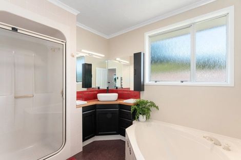 Photo of property in 1 Dunrobin Grove, Silverstream, Upper Hutt, 5019
