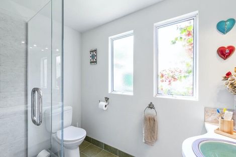 Photo of property in 75 Makora Road, Otaihanga, Paraparaumu, 5036