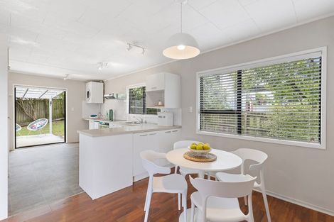 Photo of property in 9 Kupari Place, Totara Vale, Auckland, 0629