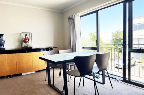 Photo of property in Harbour View Terraces, 2/170 Mokoia Road, Chatswood, Auckland, 0626