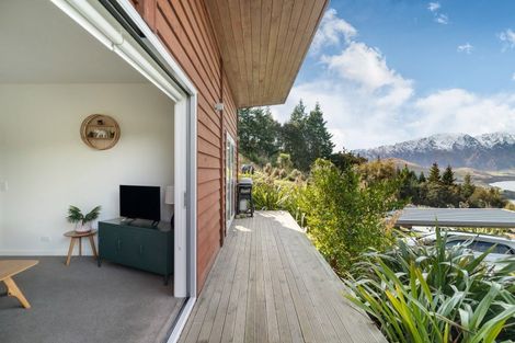 Photo of property in 129a Wynyard Crescent, Fernhill, Queenstown, 9300