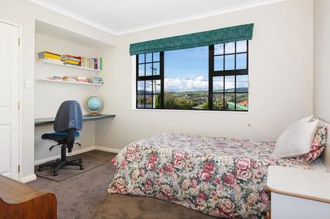 Photo of property in 68 Kiwi Crescent, Tawa, Wellington, 5028