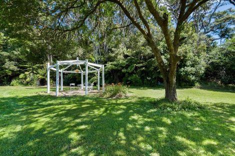 Photo of property in 105 Grassmere Road, Henderson Valley, Auckland, 0612