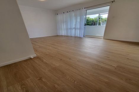 Photo of property in 2/13 Sunnyside Road, Sunnyvale, Auckland, 0612