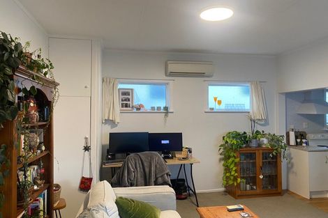 Photo of property in 118 Lyall Parade, Lyall Bay, Wellington, 6022