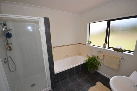 Photo of property in 33 Belk Road South, Omanawa, 3173