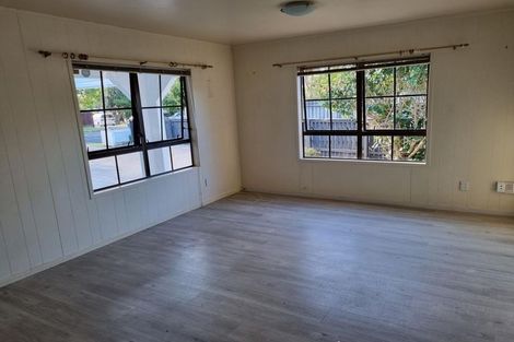 Photo of property in 98 Wattle Farm Road, Wattle Downs, Auckland, 2103