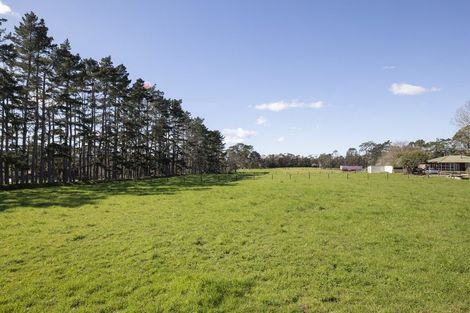 Photo of property in 43 Motu Road, Kumeu, 0891