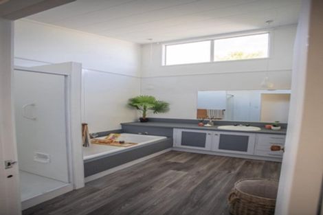 Photo of property in 2 Puketiro Place, Paihia, 0200