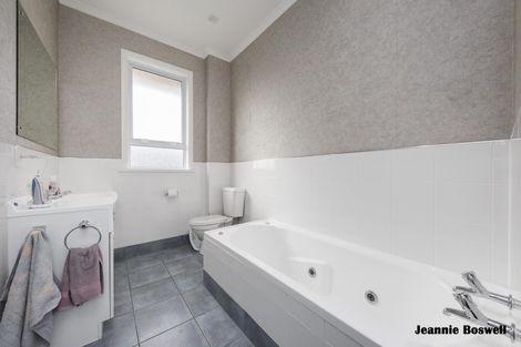 Photo of property in 9 Innes Place, Roslyn, Palmerston North, 4414