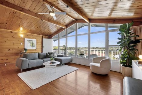 Photo of property in 27 Valley View Road, Glenfield, Auckland, 0629