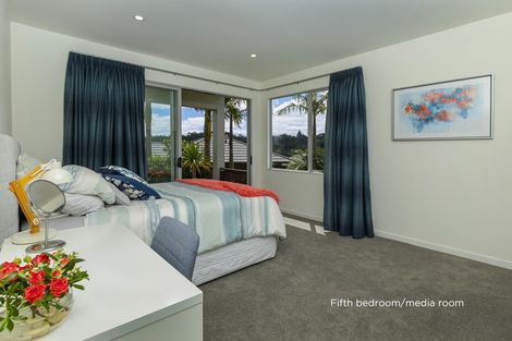 Photo of property in 23 George Deane Place, Greenhithe, Auckland, 0632