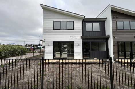 Photo of property in 1 Whawhaki Lane, Kumeu, 0810