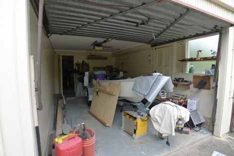 Photo of property in 2/33 Easton Parade, Glenfield, Auckland, 0629