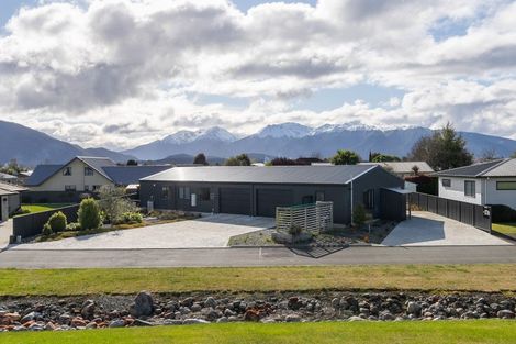 Photo of property in 27 Tawera Place, Te Anau, 9679