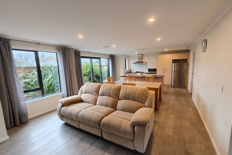 Photo of property in 91a Whites Line East, Waiwhetu, Lower Hutt, 5010