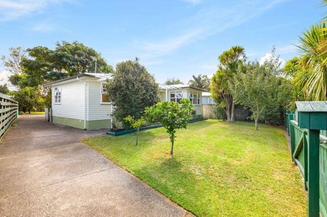 Photo of property in 19 Brennan Avenue, Te Atatu Peninsula, Auckland, 0610