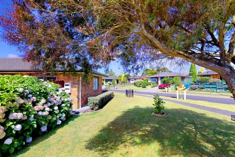 Photo of property in 9 Matilda Place, Weymouth, Auckland, 2103