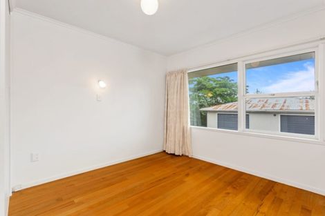 Photo of property in 1/5 Dudding Avenue, Northcote, Auckland, 0627