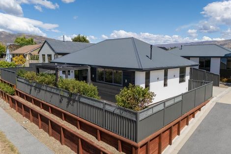 Photo of property in 12 Waenga Drive, Cromwell, 9310