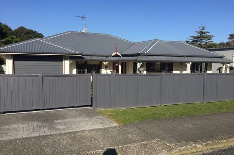 Photo of property in 1a Roy Street, Tawa, Wellington, 5028