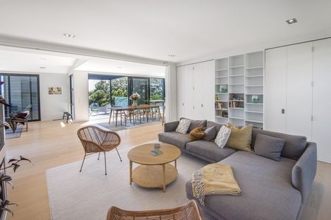 Photo of property in 10a First Avenue, Stanley Point, Auckland, 0624