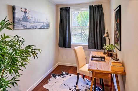 Photo of property in 25 Rona Street, Eastbourne, Lower Hutt, 5013