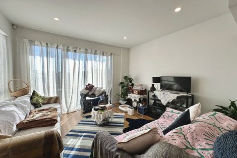 Photo of property in 30 Parahau Road, Papakura, 2110