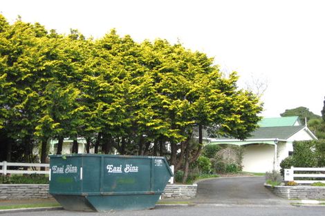 Photo of property in 11 Onslow Place, Merrilands, New Plymouth, 4312