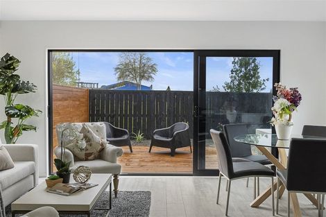 Photo of property in 10a Ballial Place, West Harbour, Auckland, 0618