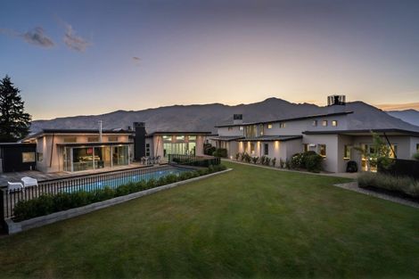 Photo of property in 35 Ridgecrest, Wanaka, 9305