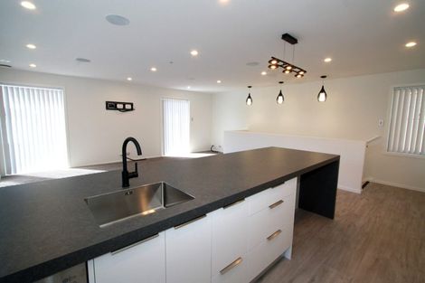 Photo of property in 5 Waterloo Place, Westown, New Plymouth, 4310