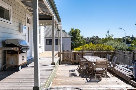 Photo of property in 27 Napier Terrace, Hospital Hill, Napier, 4110