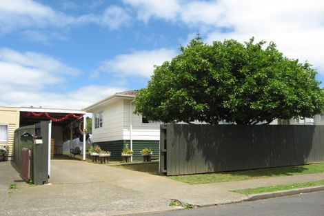 Photo of property in 2 Frank Hewitt Street, Pukekohe, 2120