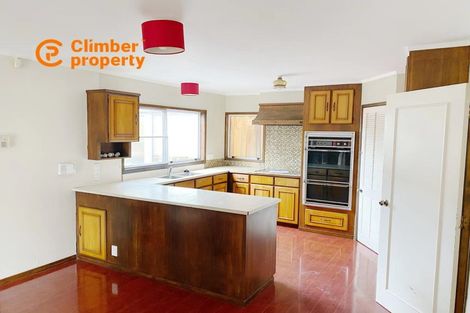 Photo of property in 11 Ravenstone Place, Chatswood, Auckland, 0626