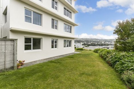 Photo of property in Landscape Apartments, 123-125 Austin Street, Mount Victoria, Wellington, 6011