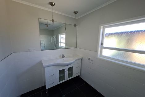 Photo of property in 669 Swanson Road, Swanson, Auckland, 0612