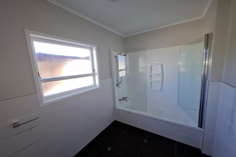 Photo of property in 669 Swanson Road, Swanson, Auckland, 0612