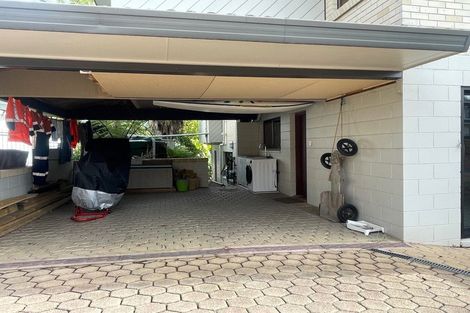 Photo of property in 8 Francis Curtis Avenue, Blockhouse Bay, Auckland, 0600