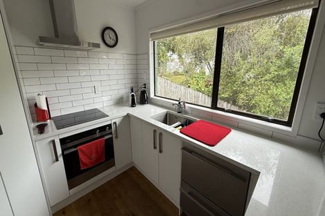 Photo of property in 2/15 Louise Place, Browns Bay, Auckland, 0630