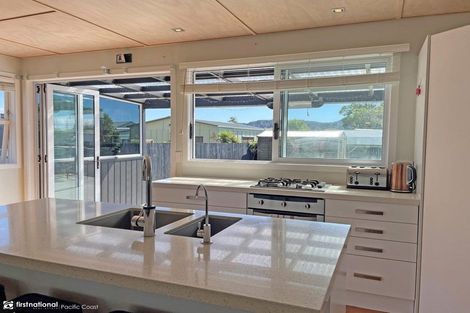 Photo of property in 114 Chartwell Avenue, Whangamata, 3620
