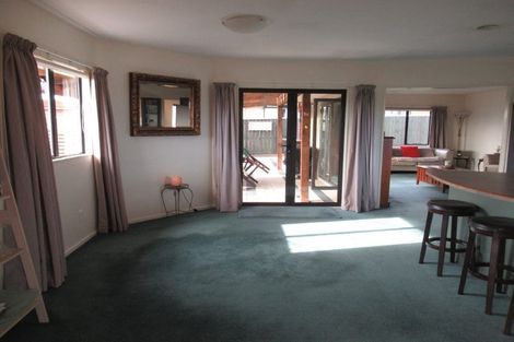 Photo of property in 37 Guildford Drive, Paraparaumu, 5032