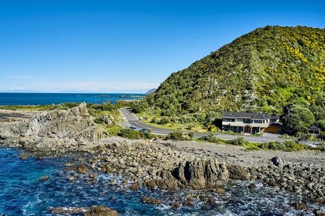 Photo of property in 194 Breaker Bay Road, Breaker Bay, Wellington, 6022