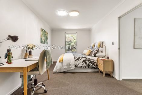 Photo of property in 27 Verdale Circle, Glen Eden, Auckland, 0602