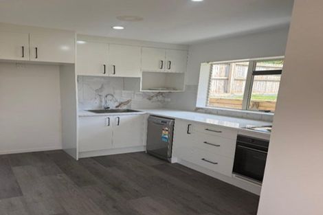 Photo of property in 15 Millstream Drive, Henderson, Auckland, 0610