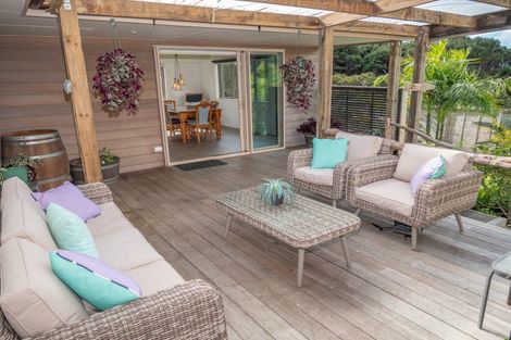 Photo of property in 16 Rangikapiti Road, Coopers Beach, 0420