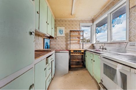 Photo of property in 12 Ozich Avenue, Te Atatu South, Auckland, 0610